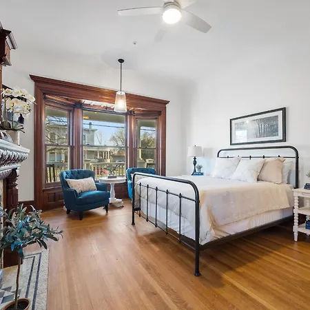 Boutique Style Condo Near Downtown Waterfront
